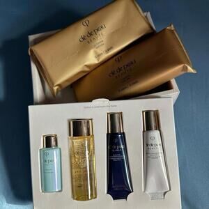 Clé de Peau Beauty Travel Set